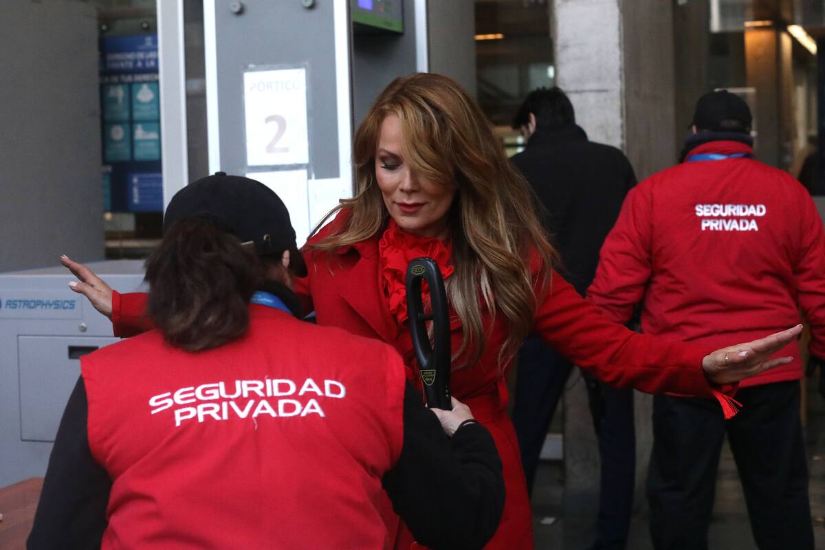 Santiago, 13 de septiembre 2024
La exalcaldesa de Maipu Cathy Barriga llega hasta el centro de justicia para la audiencia de reformalizacion.
Javier Salvo/Aton Chile