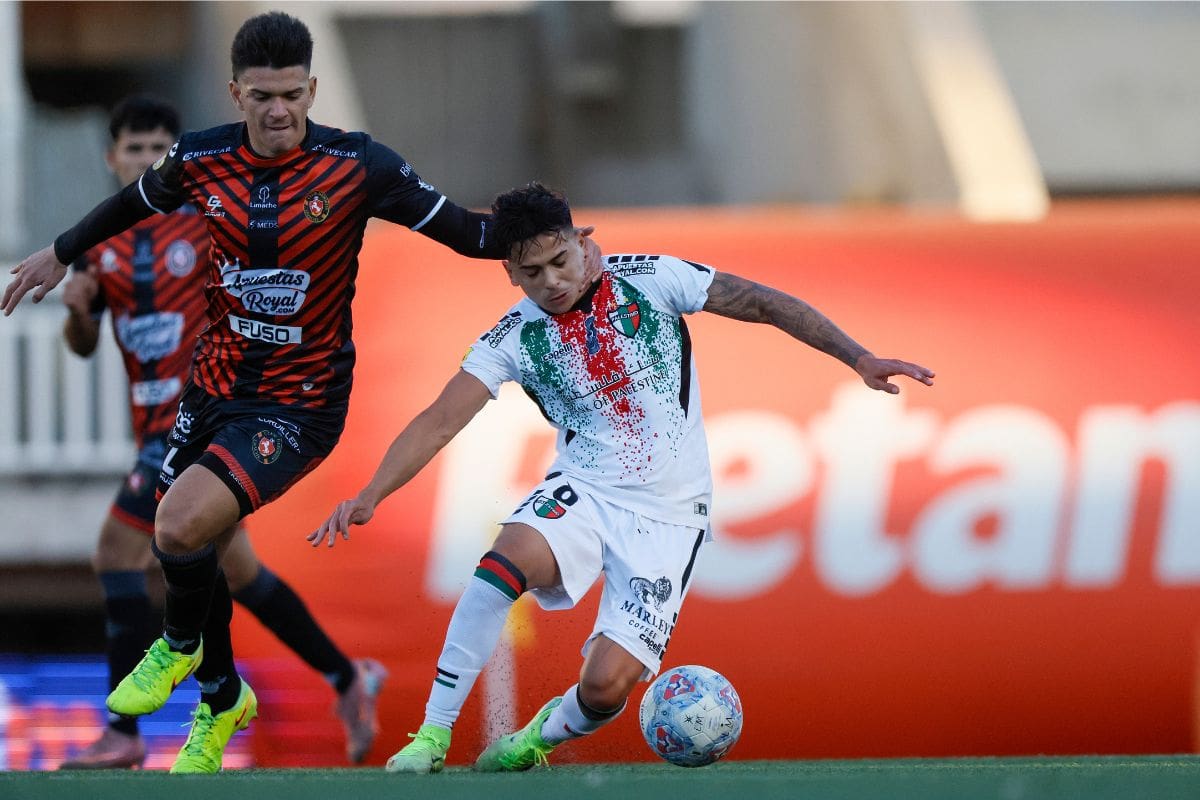 El defensor limachino en un partido ante Palestino. Foto: Agencia Aton.