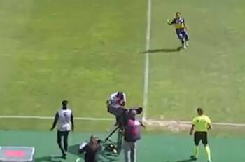 VIDEO | Así fue el brutal golpe de Augusto Barrios contra una cámara de TNT Sports