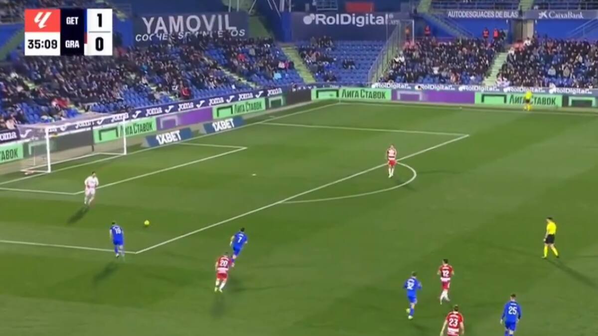 VIDEO | Se fue como figura del fútbol chileno y ahora fue culpable del blooper de la fecha en La Liga