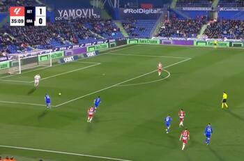 VIDEO | Se fue como figura del fútbol chileno y ahora fue culpable del blooper de la fecha en La Liga