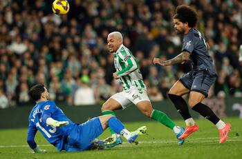 Exfigura del fútbol chileno se lució en España y amargó al Betis de Manuel Pellegrini