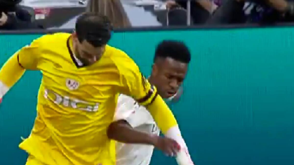 Ex arquero del fútbol chileno fue titular en España y se hizo viral con esta jugada contra Vinícius Jr