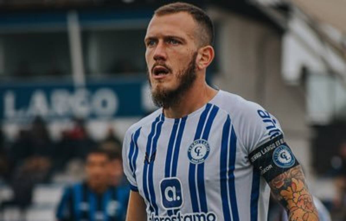 Augusto Max, con la camiseta de Cerro Largo, antes de llegar a Unión La Calera