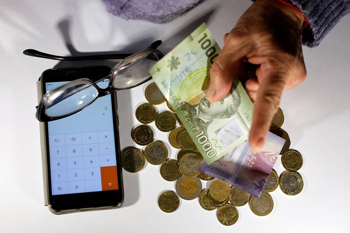 El sitio web permite calcular de forma más precisa el monto que recibirá cada jubilado a contar del próximo año, según su situación personal. Créditos: Raúl Zamora/Aton Chile.