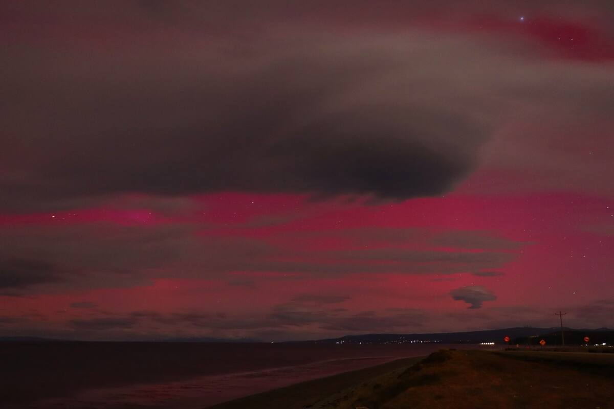 Este fenómeno ocurre cuando los gases atmósfera terrestre interactúan con el viento solar.