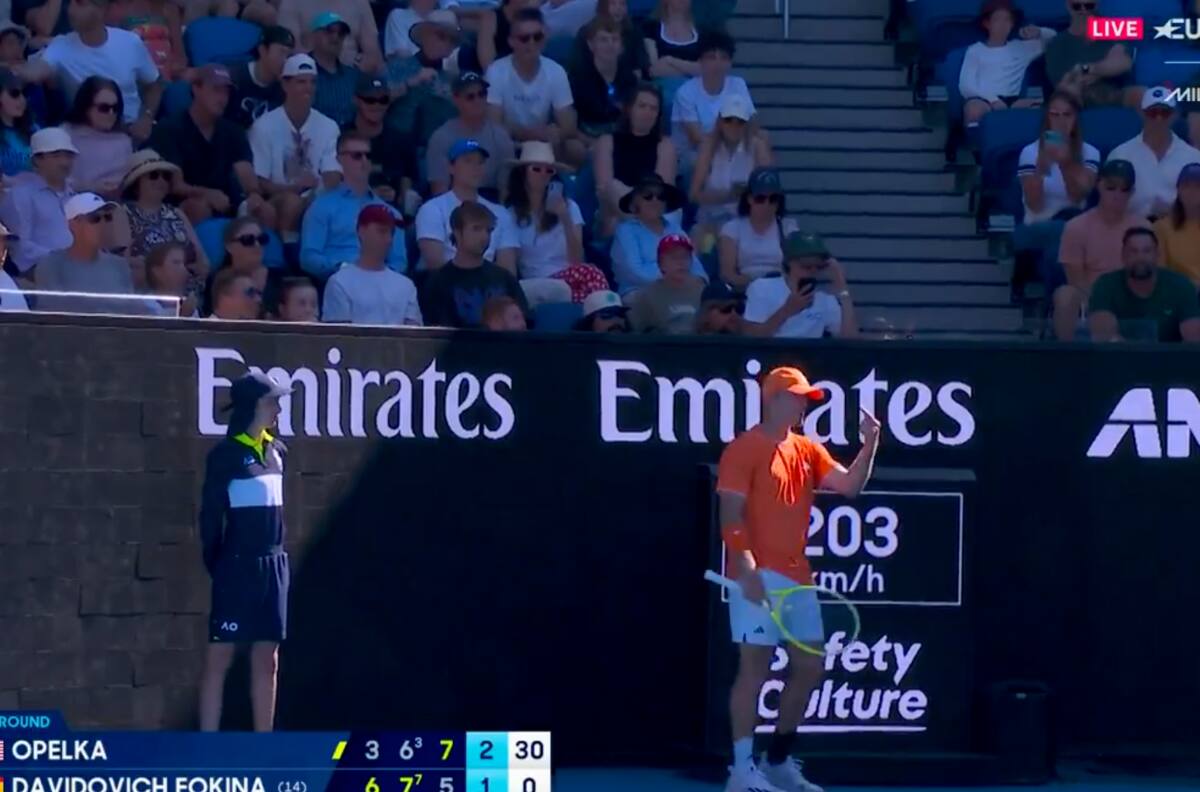 VIDEO | Alta tensión en el Australian Open: Davidovich Fokina vive un día de furia pero vence a Opelka