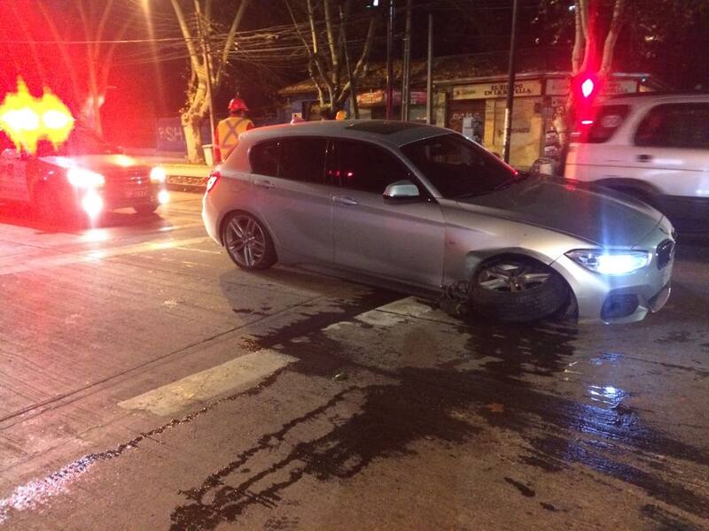 El auto de Esteban Pavez luego de chocar a un taxi.