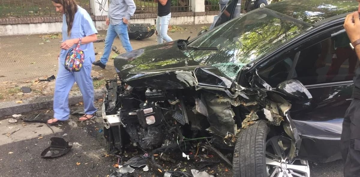 Así quedó el auto de Yamil Asad tras chocar en estado de ebriedad.