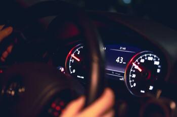 Check Engine: ¿Qué indica esta luz amarilla en el tablero de tu auto?