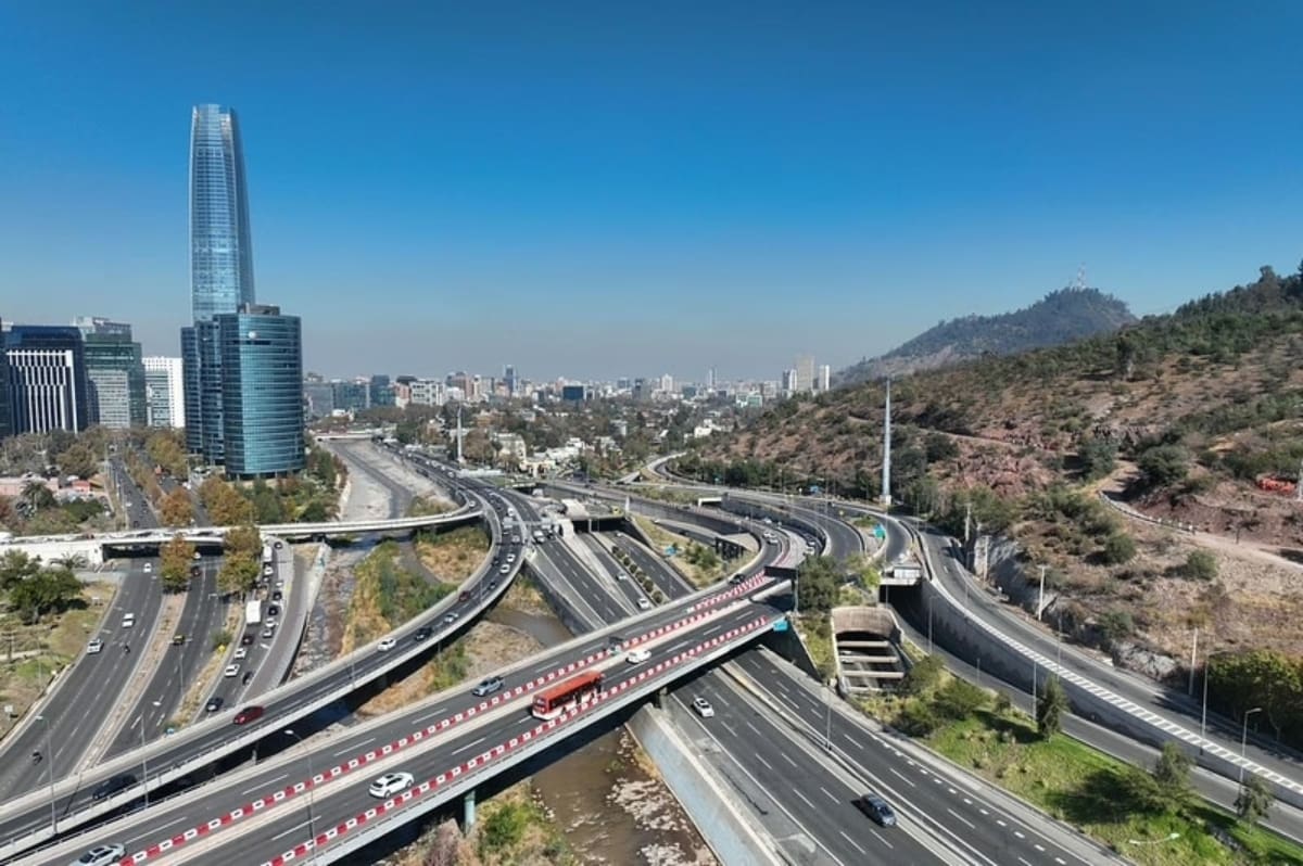 La empresa llamó a medir bien el tiempo de los traslados debido a trabajos en el puente Lo Saldes. Foto: Costanera Norte.