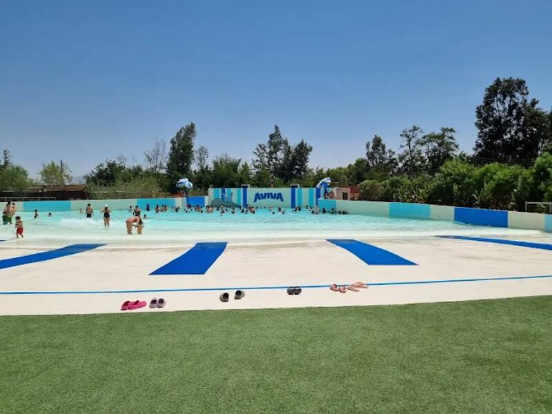 El recinto cuenta con diferentes piscinas y toboganes. Foto:@avivasantiago