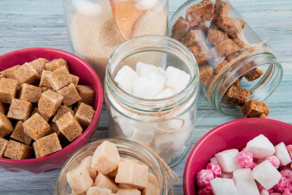 Algunos cambios de actitud pueden ayudarnos a controlar nuestros antojos de alimentos dulces.