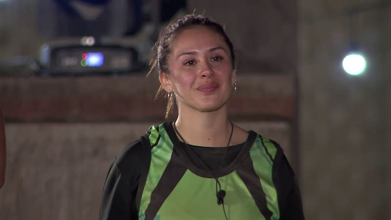 Este 12 de octubre se dio a conocer oficialmente que Azzrtt Maveth es la segunda eliminada de “Tierra Brava”, quien se fue entre lágrimas en una emotiva despedida.