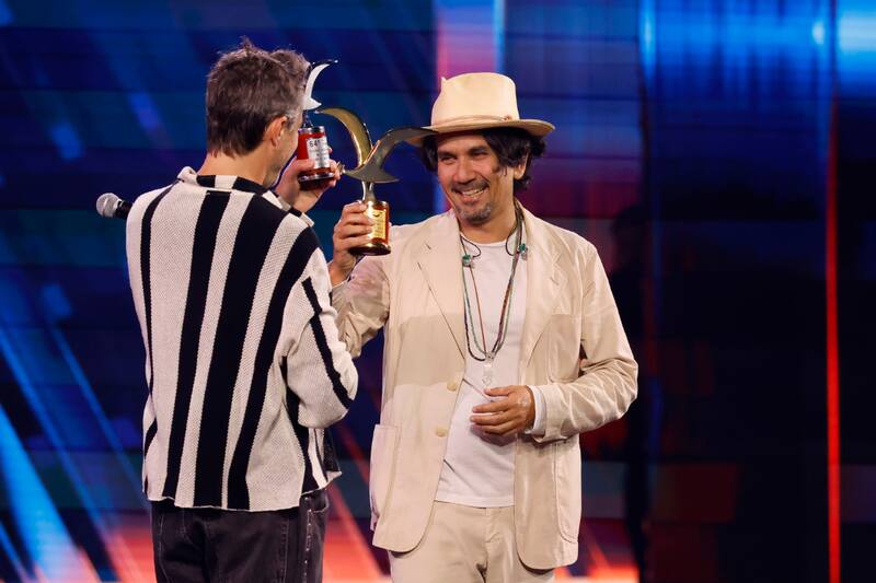 El dúo se llevó ambos galardones en el cierre de la primera noche de Viña 2025.