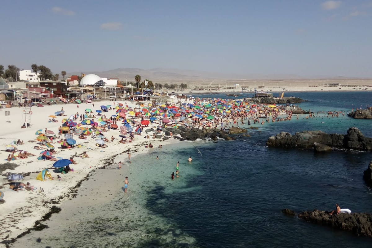 Al tener poco oleaje en algunas de sus playas, el sector es ideal para quienes quieran refrescarse durante el verano. Créditos: Google Maps.