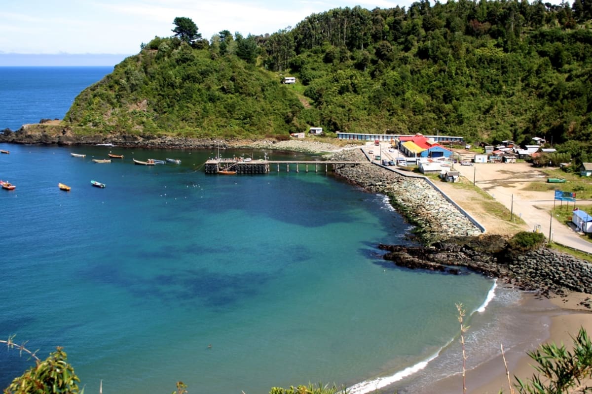 Si bien no todas son aptas para el baño, aprovecha de descansar del calor en las playas más frías de Chile.