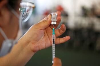 Informe Covid-19: Minsal registró menos de mil casos nuevos este martes 4 de abril