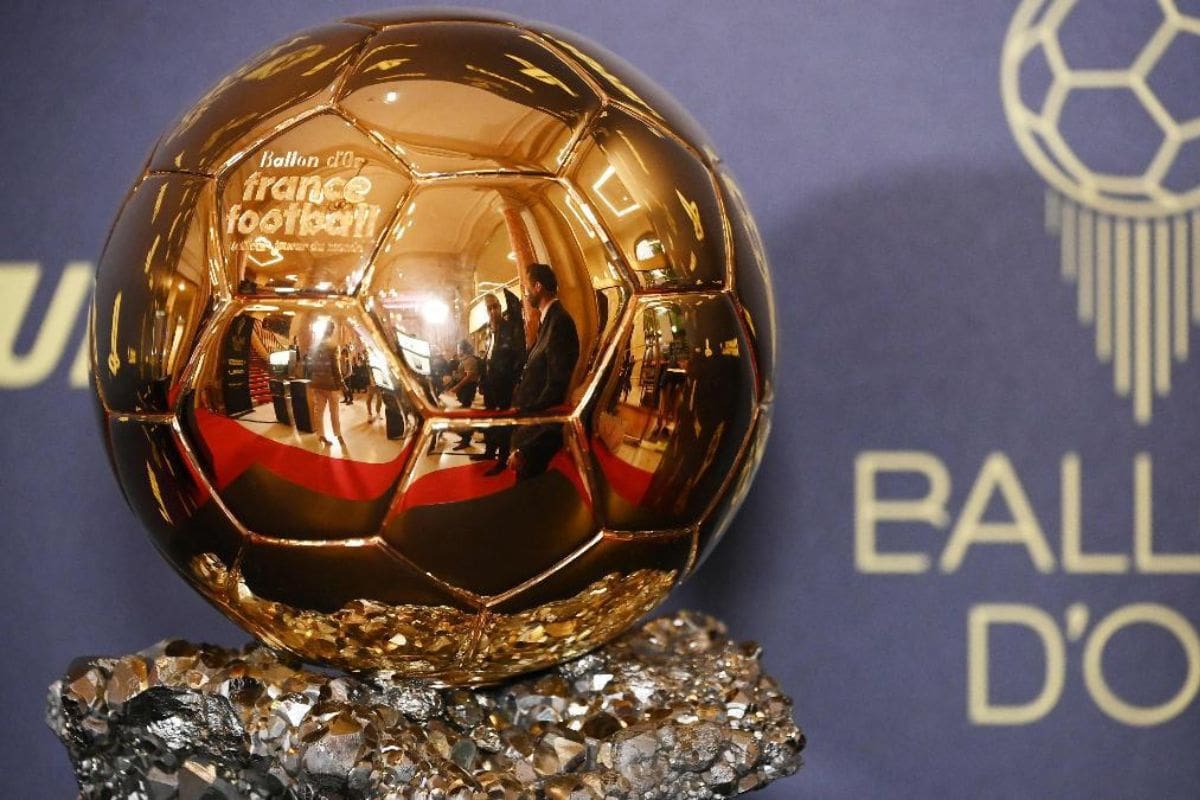 Una de las últimas cláusulas que negocia Mbappé con el Real Madrid es sobre el Balón de Oro. Foto: AFP