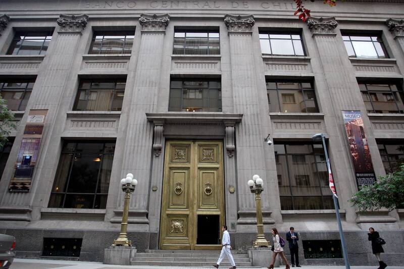 El IPoM elevó la proyección de crecimiento de 1,5% a 2,25% en 2022.