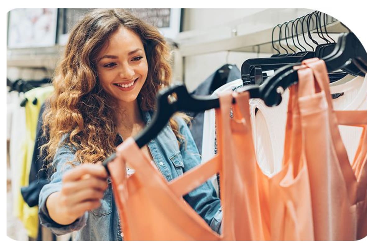 mantiene una gran rebaja para comprar ropa y zapatillas de marcas seleccionadas.
