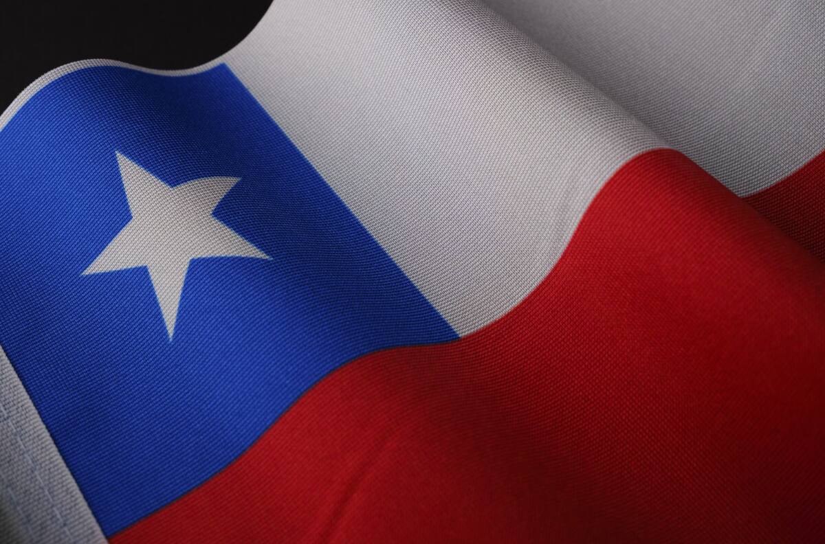 ¿Cuál es la forma correcta de poner la bandera chilena en Fiestas Patrias? Esta es la multa si no lo haces