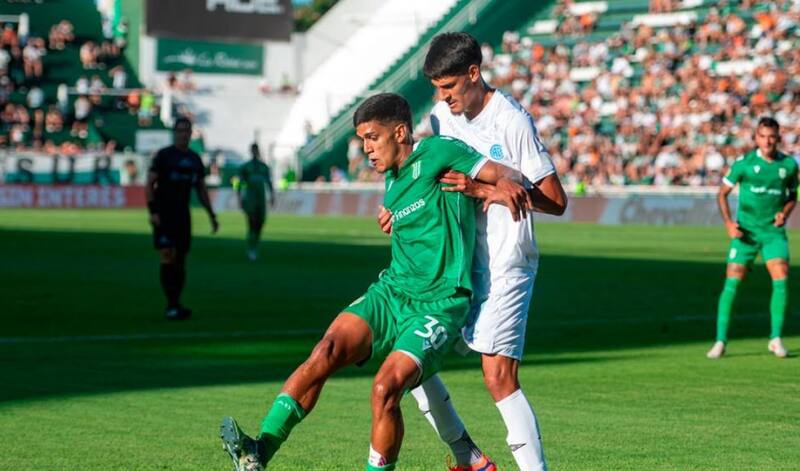 Banfield en el estadio Florencio Sola. Un club de clase media, que nada tiene que envidiarle a un grande en Chile.