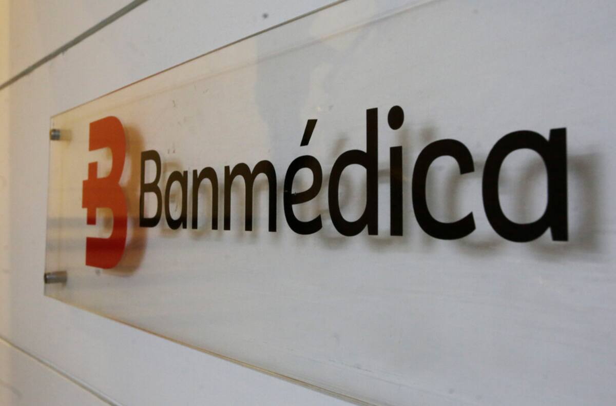 Banmédica alista su salida de Chile: empresa dueña recibió millonarias ofertas