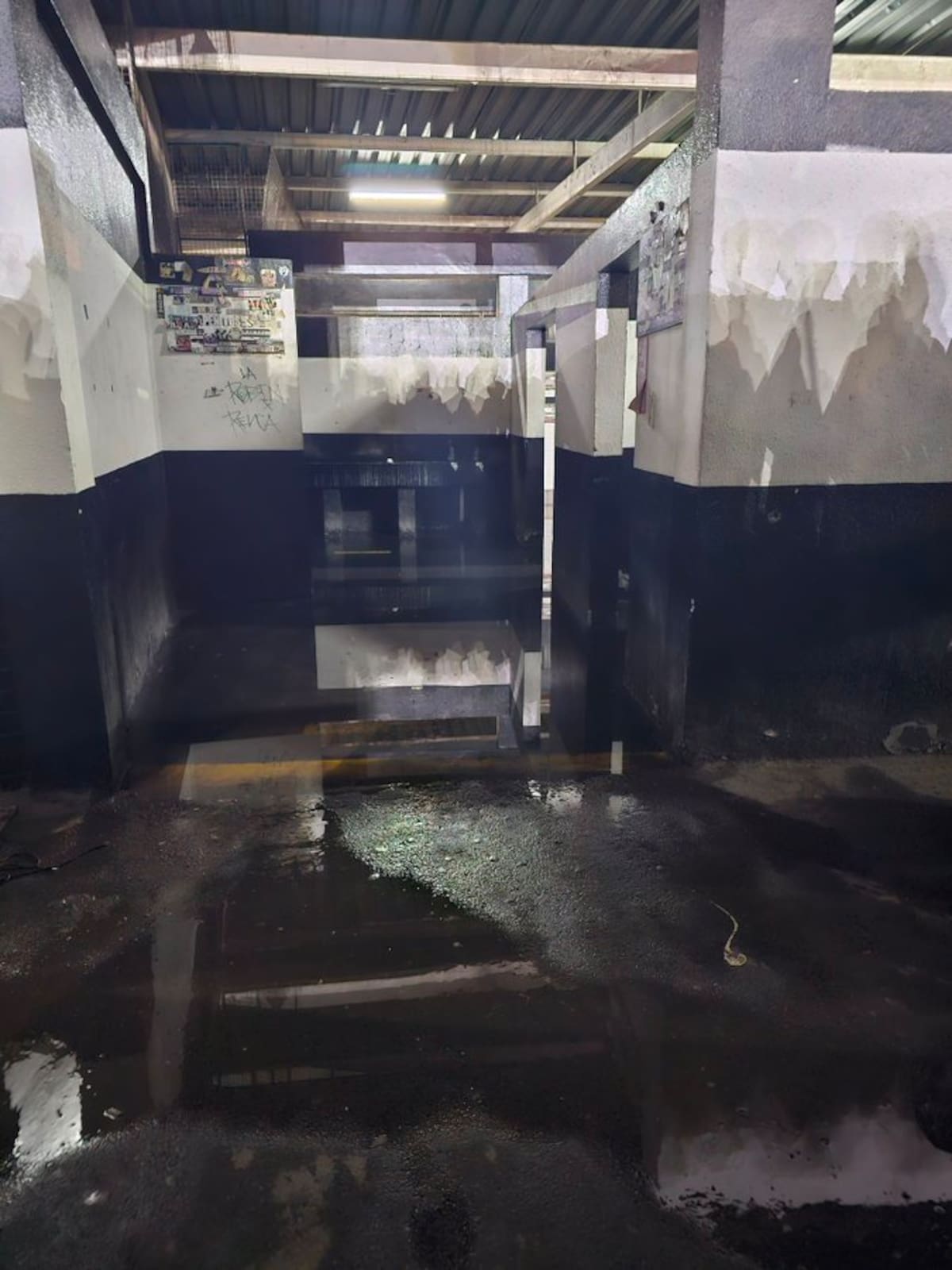 Los baños del Monumental se encuentran en pésimo estado (Foto: @bigpepenacho)