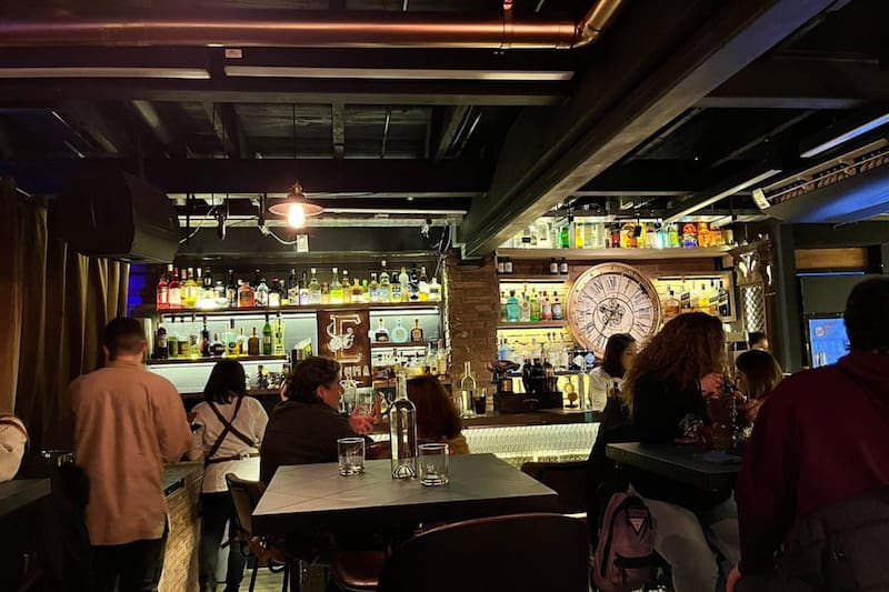 Este es un local de acceso oculto y cuenta con cockteleria de autor.
Foto: Tripadvisor.