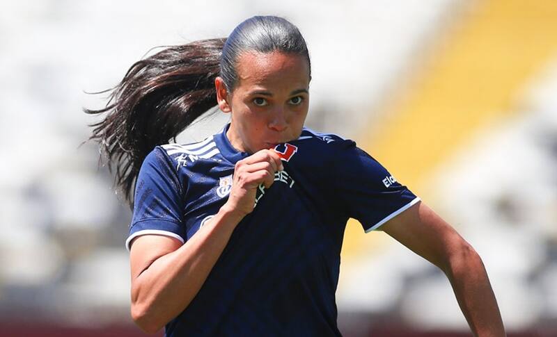 celebrando el gol de la U ante Colo Colo en el Superclásico Femenino 2021.