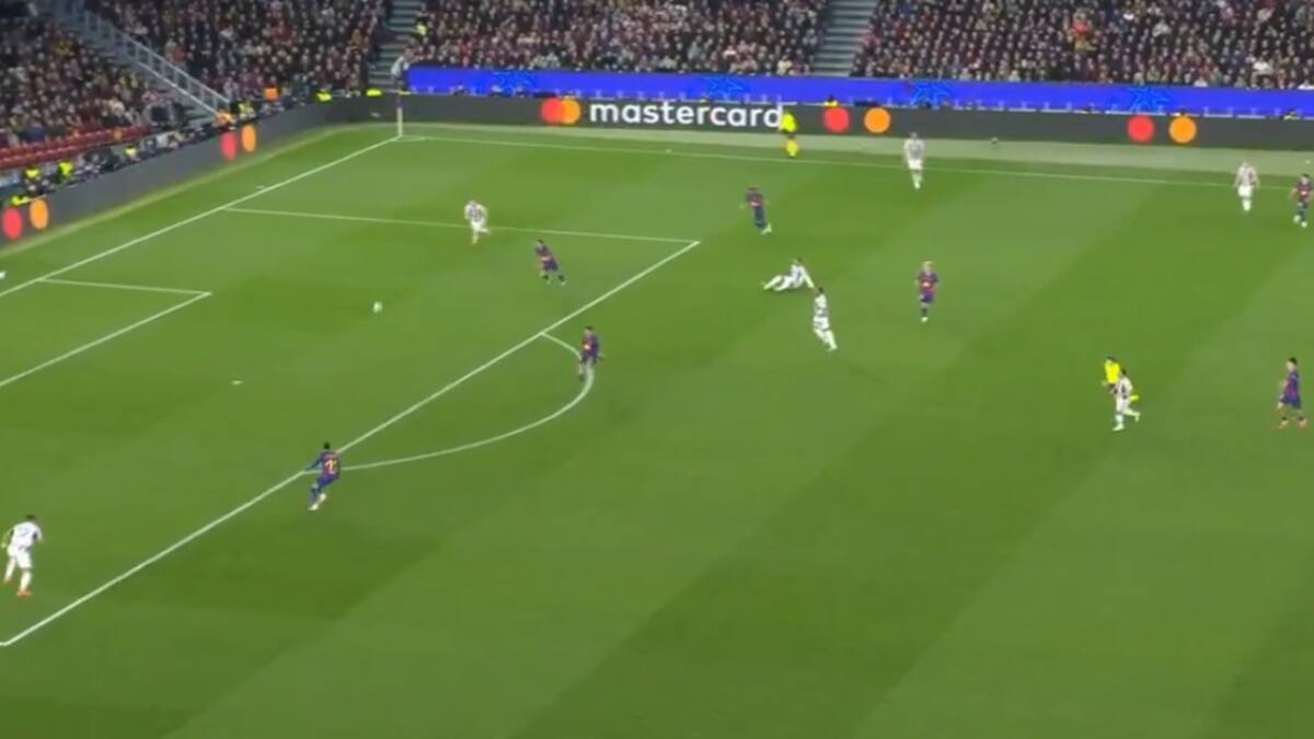 VIDEO | El error garrafal del Newcastle que cerró la inolvidable goleada del Barcelona en Champions League