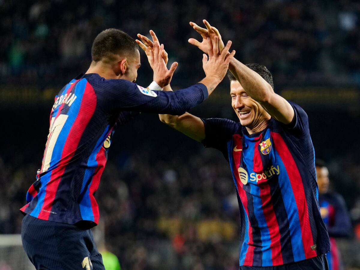 Barcelona deberá pagar por los goles de Lewandowski. Foto: EFE