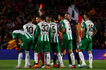 El Betis en caída libre: ahora puede perder a dos figuras para lo que resta de La Liga