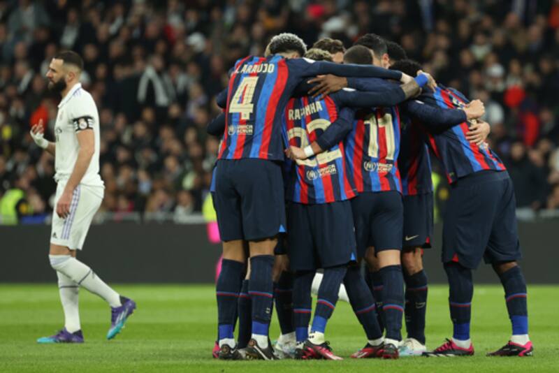 Un autogol de Militao le dio la victoria al elenco de Xavi en semifinales de Copa del Rey. (Agencia EFE)