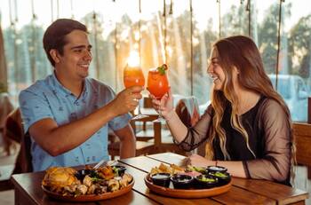 Panoramas 14 de Febrero: 5 bares en Santiago con promociones por San Valentín