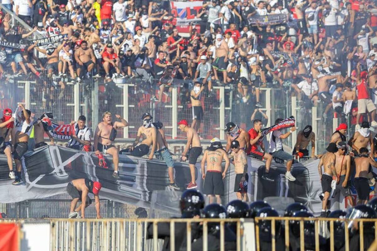 Los incidentes de la Supercopa fueron determinantes para el castigo contra los fanáticos de Colo Colo.