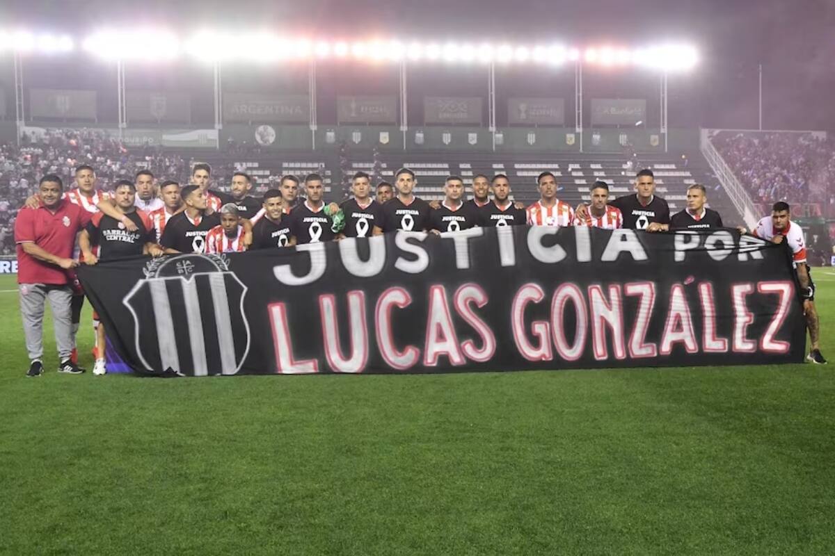 Barracas Central pidió justicia por Lucas González. Foto: Twitter.