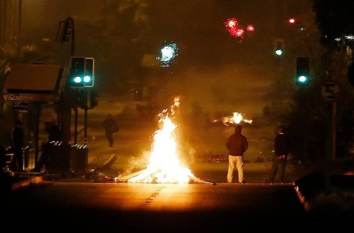Incidentes por 11 de septiembre: Se registran barricadas y disparos en 5 sectores de la Capital