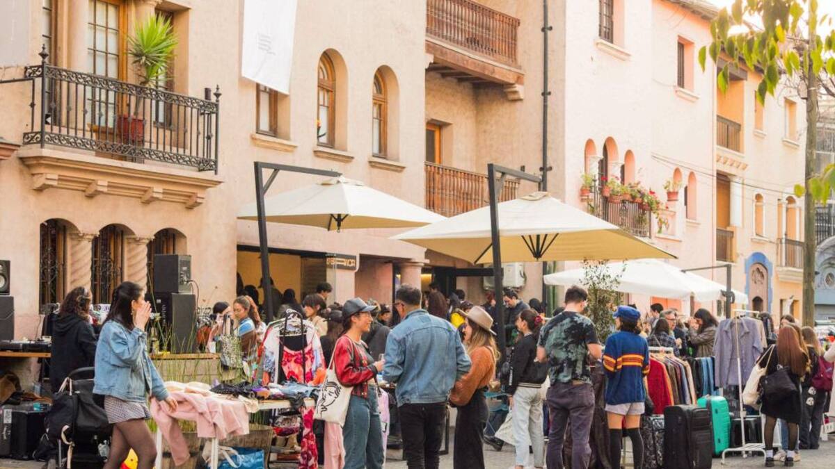 Parece un pueblo francés: El escondido barrio patrimonial que está en el corazón de Providencia y hoy es un increíble polo gastronómico