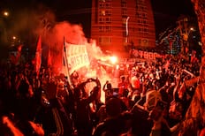 Acusan a la U de acreditar a barristas como periodistas: responsabilizan a funcionario del club