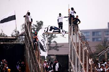 “Siguió el show como si nada”: El duro reclamo de la U por muerte de un hincha de Colo Colo