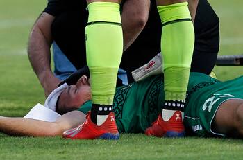 El fuerte cabezazo entre Barroihlet y Sasmay que asustó a todos