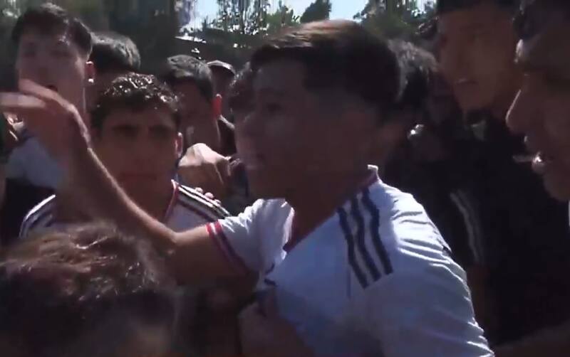 y una feroz arenga.