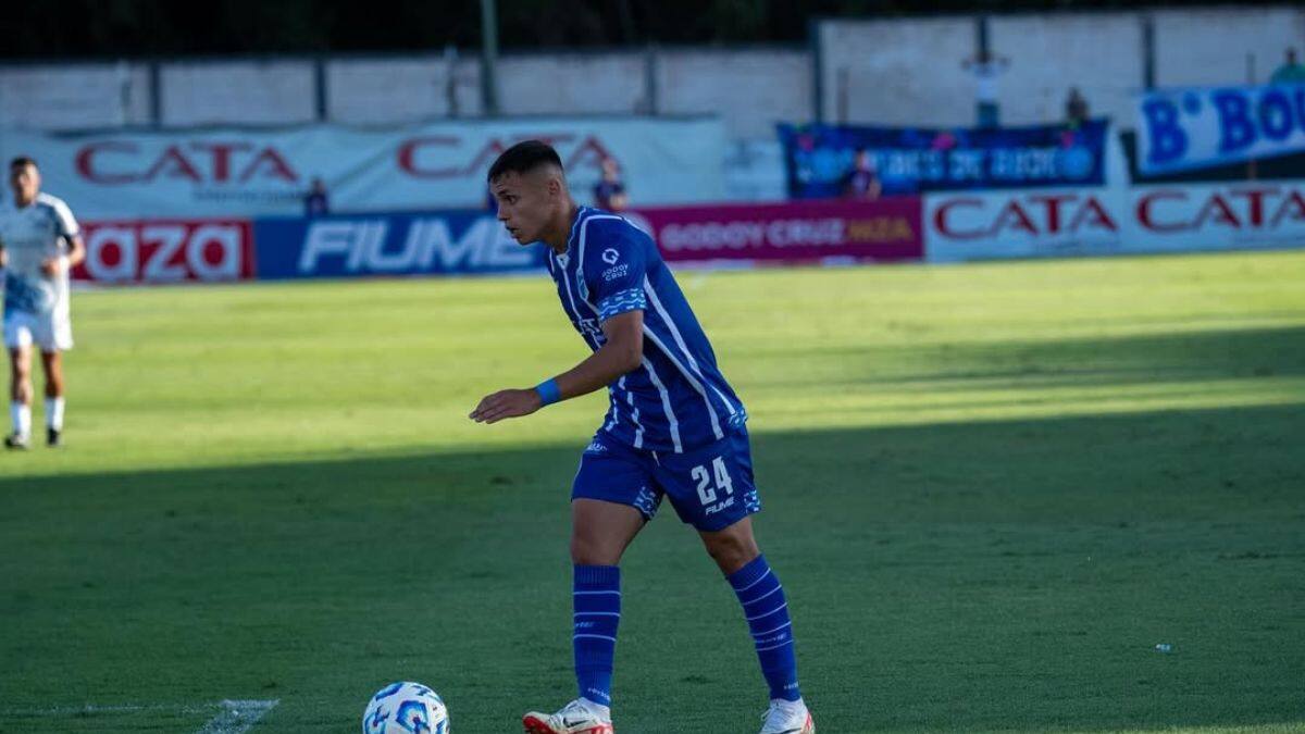 Con un chileno entre sus filas: tradicional equipo argentino desciende por primera vez en 17 años