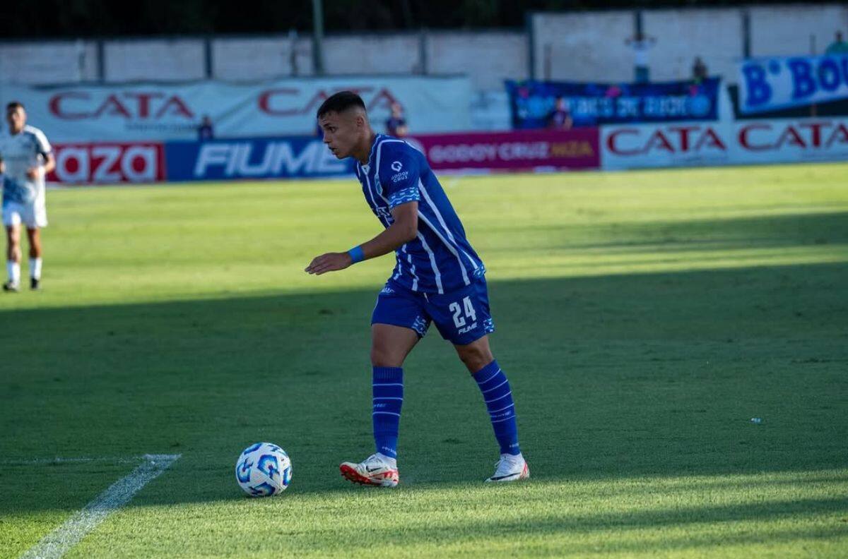 Con un chileno entre sus filas: tradicional equipo argentino desciende por primera vez en 17 años