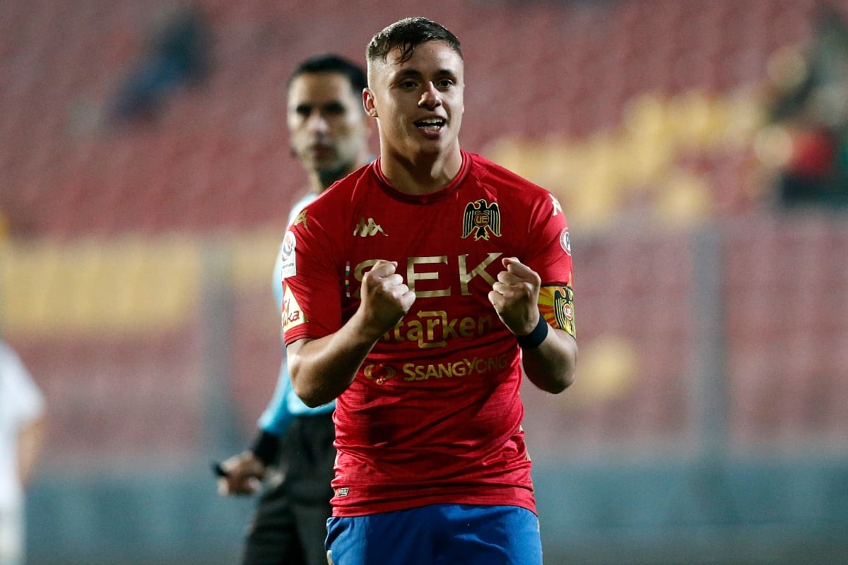 El ex Unión Española va desde el primer minuto en el Tomba.