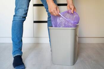 Con este sencillo truco evitarás los malos olores del basurero en tu cocina