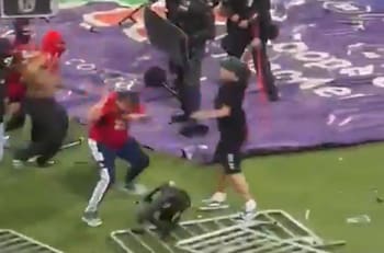 VIDEO | Así fue la feroz batalla campal de hinchas en Colombia que dio la vuelta al mundo