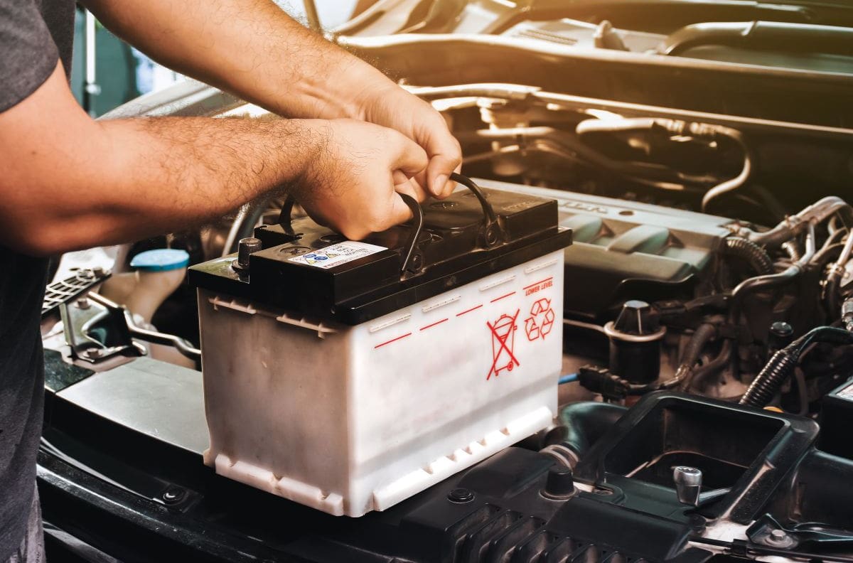 ¿Cómo saber cuándo cambiar la batería del auto?